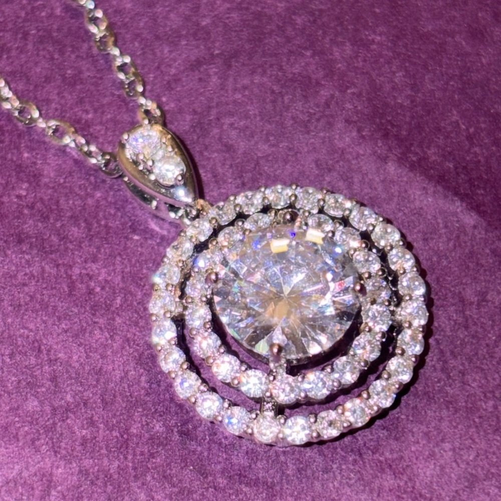 Gorgeous rhinestone necklace